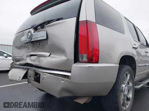 2007 Cadillac Escalade z VIN 1GYFK63847R256229, wystawiony jako IAAI lot #41600996 z przebiegiem 219 189 mil mil oraz . Historia ofert i sprzedaży dostępna na DreamBid. Obrazek 19.