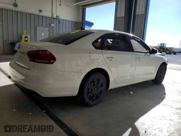 2014 Volkswagen Passat S w/Nav with VIN 1VWAP7A31EC027132, listed as a Copart auction lot 72162524 with 177,297 mi miles and Clean Title. Bid and sale history available at carsss.com. Image 3.