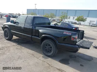2001 GMC Sonoma SLS w/1SH Pkg with VIN 1GTDT19W018197275, listed as a IAAI auction lot 41604084 with 157,102 mi miles. Bid and sale history available at carsss.com. Image 3.