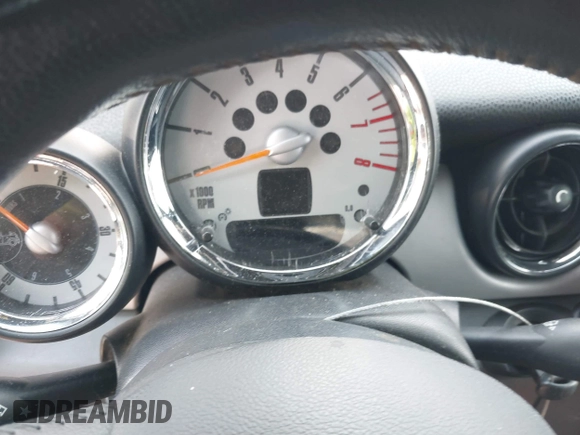 2009 MINI Convertible с VIN WMWMR33569TJ93991, выставлен на аукционе IAAI как лот 42382783 с пробегом Не указан миль и . История ставок и продаж доступна на DreamBid. Изображение 7.
