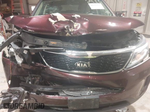 2015 Kia Sorento LX with VIN 5XYKTCA67FG567068, listed as a IAAI auction lot 41942477 with 155,091 mi miles. Bid and sale history available at carsss.com. Image 6.
