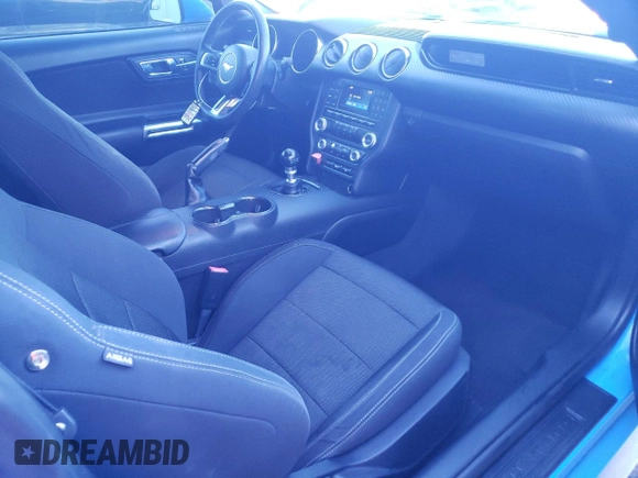 2017 Ford Mustang V6 z VIN 1FA6P8AM6H5228983, wystawiony jako Copart lot #86716624 z przebiegiem 103 030 mil mil oraz Szkoda całkowita • Salvage title. Historia ofert i sprzedaży dostępna na DreamBid. Obrazek 8.
