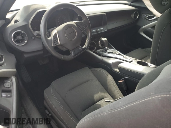 2020 Chevrolet Camaro 1LT z VIN 1G1FB1RS8L0108605, wystawiony jako Copart lot #55069765 z przebiegiem Nie podano mil oraz Szkoda całkowita • Salvage title. Historia ofert i sprzedaży dostępna na DreamBid. Obrazek 8.