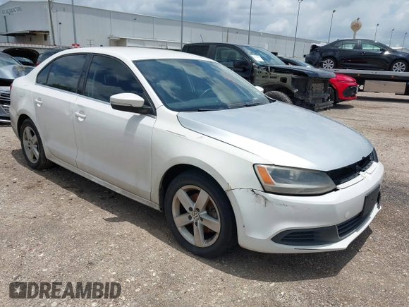2014 Volkswagen Jetta TDI w/Premium/Nav z VIN 3VWLL7AJ4EM366694, wystawiony jako IAAI lot #42525154 z przebiegiem 89 056 mil mil oraz . Historia ofert i sprzedaży dostępna na DreamBid. Obrazek 1.
