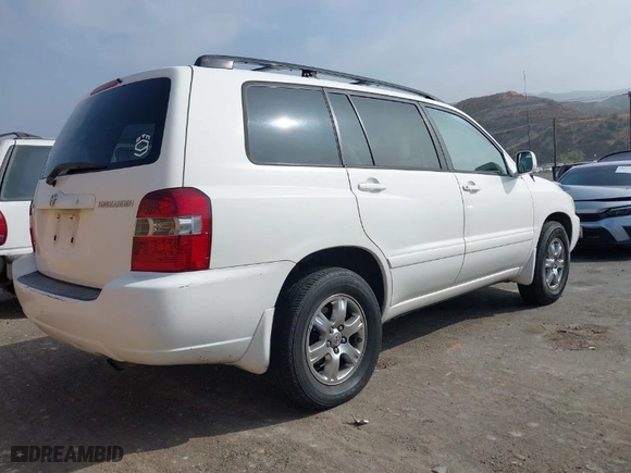 2006 Toyota Highlander w/3rd Row with VIN JTEDP21A460117651, listed as a IAAI auction lot 40618172 with 218,563 mi miles. Bid and sale history available at carsss.com. Image 4.
