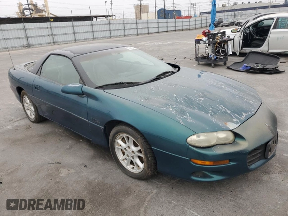 2000 Chevrolet Camaro Z28 z VIN 2G1FP22G3Y2113181, wystawiony jako Copart lot #53142765 z przebiegiem 191 379 mil mil oraz Czysty tytuł • Clean title. Historia ofert i sprzedaży dostępna na DreamBid. Obrazek 4.