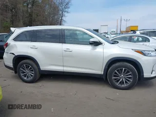 2019 Toyota Highlander SE z VIN 5TDJZRFH5KS594502, wystawiony jako IAAI lot #42118942 z przebiegiem 48 351 mil mil oraz . Historia ofert i sprzedaży dostępna na DreamBid. Obrazek 12.