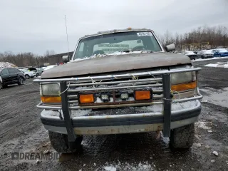 1993 Ford F-250 with VIN 1FTHX26M7PKA39302, listed as a Copart auction lot 43181105 with 274,377 mi miles and Salvage Title. Bid and sale history available at carsss.com. Image 5.