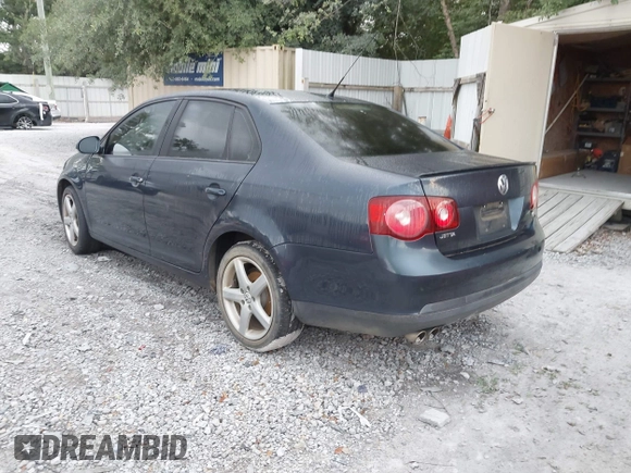 2010 Volkswagen Jetta Limited Edition z VIN 3VWAZ7AJ2AM113258, wystawiony jako IAAI lot #42204340 z przebiegiem 137 306 mil mil oraz . Historia ofert i sprzedaży dostępna na DreamBid. Obrazek 3.