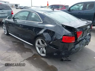 2014 Audi S5 Prestige z VIN WAUVGAFR8EA033713, wystawiony jako IAAI lot #42298683 z przebiegiem 32 062 mil mil oraz . Historia ofert i sprzedaży dostępna na DreamBid. Obrazek 3.