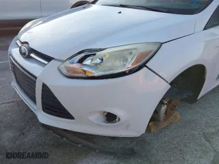 2014 Ford Focus SE with VIN 1FADP3F28EL455827, listed as a IAAI auction lot 41658258 with 1 mi miles. Bid and sale history available at carsss.com. Image 6.