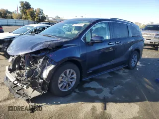 2021 Toyota Sienna XLE with VIN 5TDJSKFCXMS033912, listed as a Copart auction lot 44123415 with 40,787 mi miles and Salvage title. Bid and sale history available at DreamBid. Image 1.