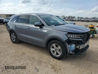 2022 Kia Sorento LX z VIN 5XYRG4LC0NG152717, wystawiony jako Copart lot #55238715 z przebiegiem 78 435 mil mil oraz Szkoda całkowita • Salvage title. Historia ofert i sprzedaży dostępna na DreamBid. Obrazek 4.