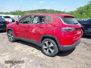 2018 Jeep Compass Latitude z VIN 3C4NJCBBXJT193295, wystawiony jako IAAI lot #41958808 z przebiegiem 121 440 mil mil oraz . Historia ofert i sprzedaży dostępna na DreamBid. Obrazek 3.