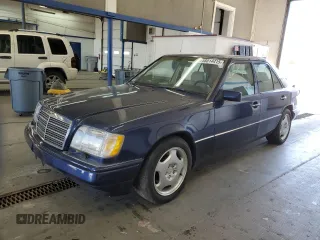 1995 Mercedes-Benz 400 E z VIN WDBEA34E7SC217071, wystawiony jako Copart lot #58014415 z przebiegiem 111 880 mil mil oraz Tytuł czysty. Historia ofert i sprzedaży dostępna na DreamBid. Obrazek 1.