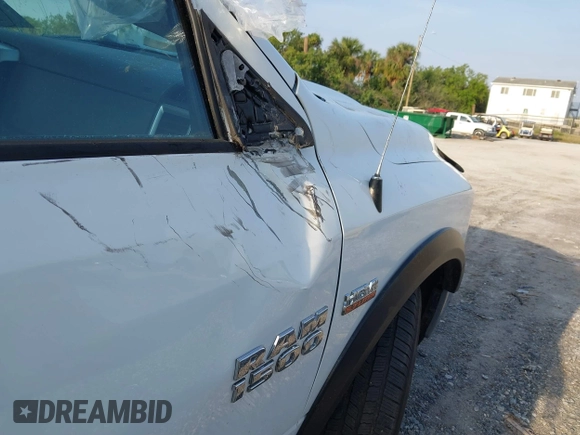 2016 Ram 1500 Big Horn z VIN 1C6RR6GT7GS101591, wystawiony jako IAAI lot #41857788 z przebiegiem 63 211 mil mil oraz . Historia ofert i sprzedaży dostępna na DreamBid. Obrazek 17.
