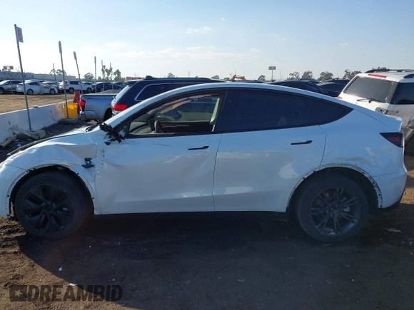 2024 Tesla Model Y Long Range with VIN 7SAYGDEE0RF209847, listed as a IAAI auction lot 41447620 with 7,646 mi miles and . Bid and sale history available at DreamBid. Image 14.