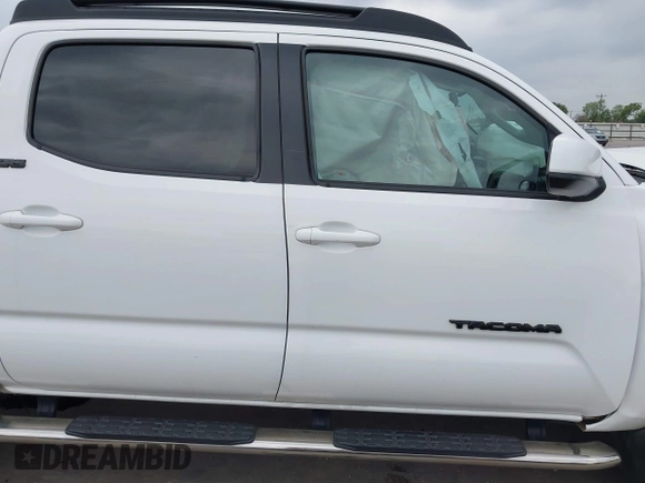 2016 Toyota Tacoma SR5 z VIN 5TFAZ5CN5GX018977, wystawiony jako IAAI lot #42303122 z przebiegiem 99 545 mil mil oraz . Historia ofert i sprzedaży dostępna na DreamBid. Obrazek 13.