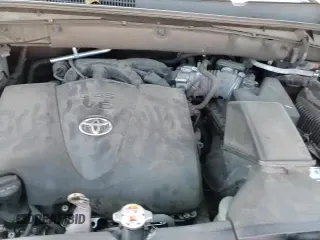 2019 Toyota Highlander LE z VIN 5TDZZRFH0KS291517, wystawiony jako Copart lot #63824785 z przebiegiem 95 970 mil mil oraz Szkoda całkowita • Salvage title. Historia ofert i sprzedaży dostępna na DreamBid. Obrazek 15.