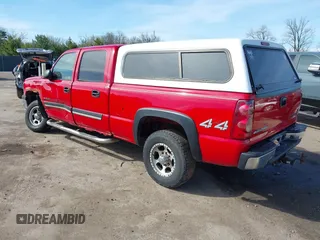 2003 Chevrolet Silverado 1500HD LS z VIN 1GCGK13U03F179543, wystawiony jako IAAI lot #42118862 z przebiegiem 118 128 mil mil oraz . Historia ofert i sprzedaży dostępna na DreamBid. Obrazek 3.