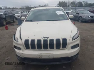 2018 Jeep Cherokee Limited with VIN 1C4PJMDB8JD613833, listed as a IAAI auction lot 40831461 with 134,497 mi miles. Bid and sale history available at carsss.com. Image 12.