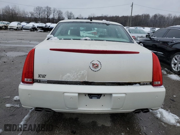 2008 Cadillac DTS 1SD z VIN 1G6KD57Y78U104174, wystawiony jako Copart lot #44759355 z przebiegiem 101 428 mil mil oraz Szkoda całkowita • Salvage title. Historia ofert i sprzedaży dostępna na DreamBid. Obrazek 6.