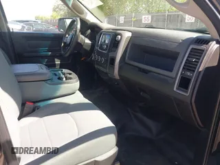 2018 Ram 1500 Express z VIN 1C6RR7FG2JS285033, wystawiony jako IAAI lot #42278751 z przebiegiem 203 340 mil mil oraz . Historia ofert i sprzedaży dostępna na DreamBid. Obrazek 5.