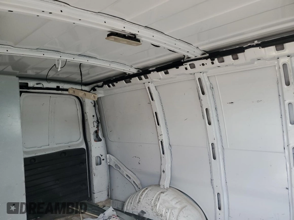 2021 GMC Savana Cargo z VIN 1GTW7AF76M1181413, wystawiony jako Copart lot #55313815 z przebiegiem Nie podano mil oraz Szkoda całkowita • Salvage title. Historia ofert i sprzedaży dostępna na DreamBid. Obrazek 10.