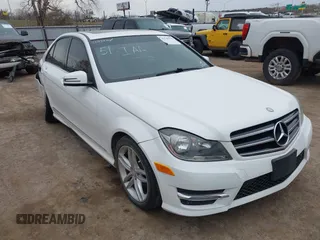2014 Mercedes-Benz C 250 Sport z VIN WDDGF4HB7EG213817, wystawiony jako IAAI lot #41745579 z przebiegiem Nie podano mil oraz . Historia ofert i sprzedaży dostępna na DreamBid. Obrazek 1.