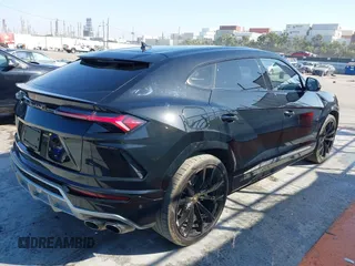 2019 Lamborghini Urus z VIN ZPBUA1ZLXKLA03063, wystawiony jako IAAI lot #41653328 z przebiegiem 29 688 mil mil oraz . Historia ofert i sprzedaży dostępna na DreamBid. Obrazek 4.