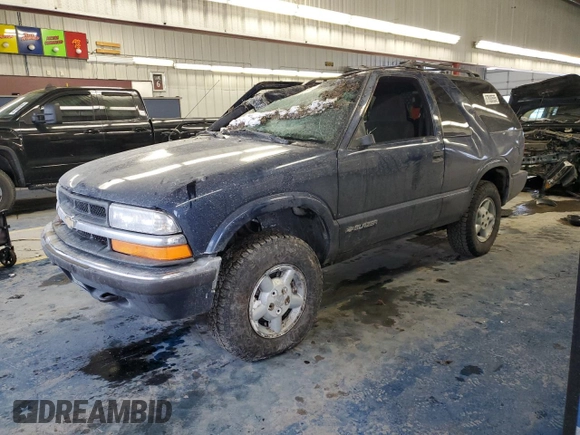 2000 Chevrolet Blazer LS z VIN 1GNCT18WXYK132399, wystawiony jako Copart lot #87880555 z przebiegiem 89 350 mil mil oraz Czysty tytuł • Clean title. Historia ofert i sprzedaży dostępna na DreamBid. Obrazek 1.