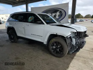 2025 Jeep Grand Cherokee Altitude z VIN 1C4RJHAG2S8656915, wystawiony jako Copart lot #58427515 z przebiegiem 6 656 mil mil oraz Szkoda całkowita • Salvage title. Historia ofert i sprzedaży dostępna na DreamBid. Obrazek 4.