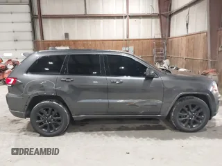 2017 Jeep Grand Cherokee Laredo with VIN 1C4RJFAG8HC910038, listed as a IAAI auction lot 41928179 with 76,862 mi miles. Bid and sale history available at carsss.com. Image 13.