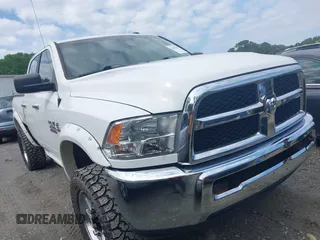 2018 Ram 2500 Big Horn z VIN 3C6UR5DL4JG277571, wystawiony jako IAAI lot #42481509 z przebiegiem 154 742 mil mil oraz . Historia ofert i sprzedaży dostępna na DreamBid. Obrazek 1.