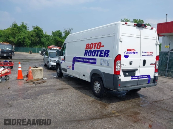2018 Ram ProMaster Cargo z VIN 3C6TRVDG0JE144400, wystawiony jako IAAI lot #42287423 z przebiegiem 124 891 mil mil oraz . Historia ofert i sprzedaży dostępna na DreamBid. Obrazek 3.