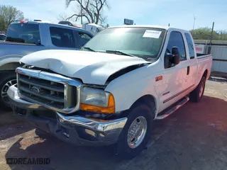 2000 Ford Super Duty F-250 XL with VIN 1FTNX20F6YEB54843, listed as a IAAI auction lot 41818448 with 225,355 mi miles. Bid and sale history available at carsss.com. Image 2.