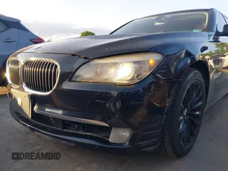 2011 BMW 7 Series 740i z VIN WBAKA4C5XBC612953, wystawiony jako IAAI lot #42144964 z przebiegiem 158 898 mil mil oraz . Historia ofert i sprzedaży dostępna na DreamBid. Obrazek 6.