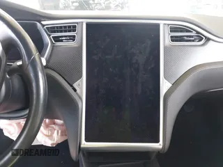2018 Tesla Model S 75D с VIN 5YJSA1E2XJF246112, выставлен на аукционе IAAI как лот 42124379 с пробегом Не указан миль и . История ставок и продаж доступна на DreamBid. Изображение 7.