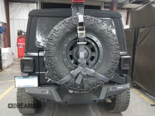 2018 Jeep Wrangler Unlimited Sahara z VIN 1C4HJXEN6JW294774, wystawiony jako IAAI lot #41573606 z przebiegiem 49 325 mil mil oraz . Historia ofert i sprzedaży dostępna na DreamBid. Obrazek 17.