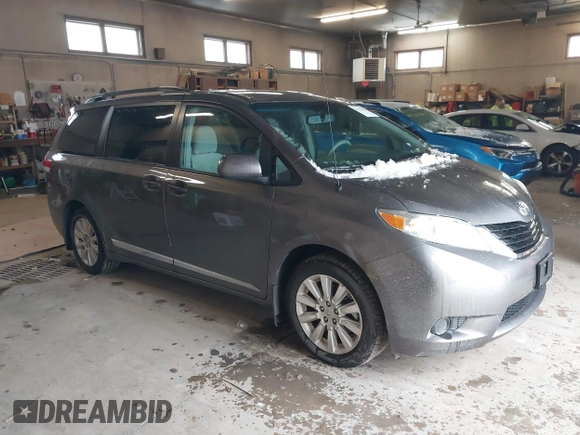 2014 Toyota Sienna LE with VIN 5TDJK3DC9ES071870, listed as a IAAI auction lot 41133491 with 82,134 mi miles. Bid and sale history available at carsss.com. Image 1.