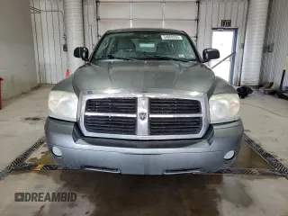 2005 Dodge Dakota SLT z VIN 1D7HW48N95S166589, wystawiony jako Copart lot #54868565 z przebiegiem 228 682 mil mil oraz Szkoda całkowita • Salvage title. Historia ofert i sprzedaży dostępna na DreamBid. Obrazek 5.