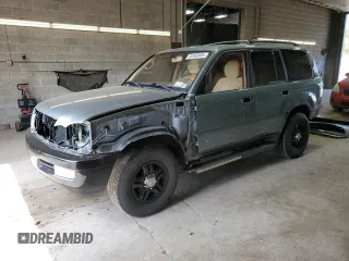 2001 Lexus LX 470 z VIN JTJHT00W113505721, wystawiony jako Copart lot #56463665 z przebiegiem 223 553 mil mil oraz Szkody całkowita. Historia ofert i sprzedaży dostępna na DreamBid. Obrazek 1.