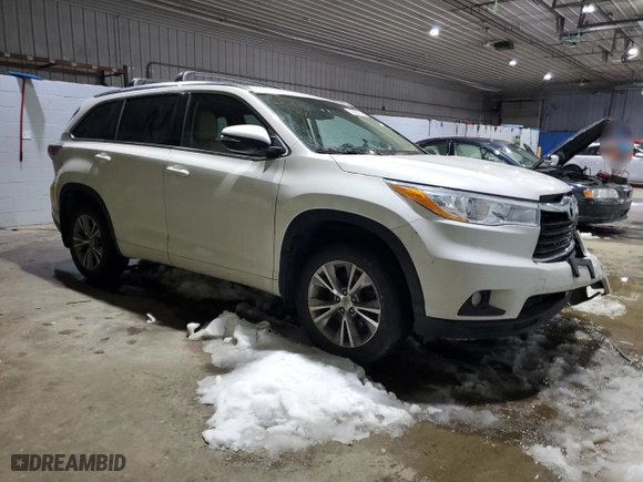 2014 Toyota Highlander XLE with VIN 5TDJKRFHXES031731, listed as a Copart auction lot 45464715 with 140,699 mi miles and Salvage Title. Bid and sale history available at carsss.com. Image 4.