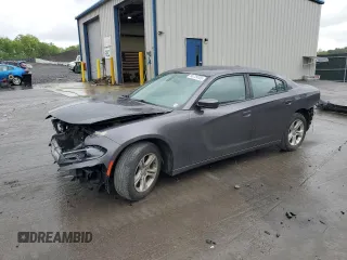 2020 Dodge Charger SXT z VIN 2C3CDXBG0LH215824, wystawiony jako Copart lot #56729105 z przebiegiem 76 138 mil mil oraz Szkoda całkowita • Salvage title. Historia ofert i sprzedaży dostępna na DreamBid. Obrazek 1.