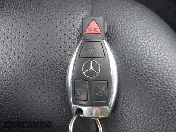 2010 Mercedes-Benz C 300 Sport z VIN WDDGF8BB0AF441321, wystawiony jako IAAI lot #42021660 z przebiegiem 143 888 mil mil oraz . Historia ofert i sprzedaży dostępna na DreamBid. Obrazek 11.