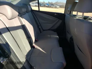 2008 Volkswagen Passat Turbo z VIN WVWJK73C28P081938, wystawiony jako Copart lot #43255115 z przebiegiem 167 156 mil mil oraz Szkoda całkowita • Salvage title. Historia ofert i sprzedaży dostępna na DreamBid. Obrazek 10.