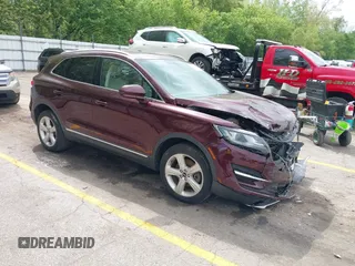 2018 Lincoln MKC Premiere z VIN 5LMCJ1C98JUL30207, wystawiony jako IAAI lot #42275853 z przebiegiem 51 206 mil mil oraz . Historia ofert i sprzedaży dostępna na DreamBid. Obrazek 1.