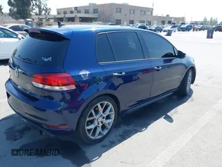 2013 Volkswagen GTI Driver's Edition z VIN WVWHD7AJ5DW072418, wystawiony jako IAAI lot #42159678 z przebiegiem 134 644 mil mil oraz . Historia ofert i sprzedaży dostępna na DreamBid. Obrazek 4.