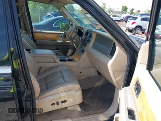 2007 Lincoln Navigator with VIN 5LMFU28527LJ11046, listed as a IAAI auction lot 42651633 with 176,923 mi miles and . Bid and sale history available at DreamBid. Image 5.