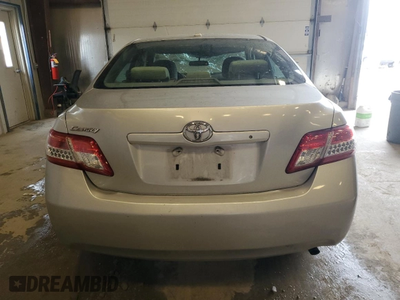 2010 Toyota Camry z VIN 4T1BF3EK9AU009577, wystawiony jako Copart lot #57699745 z przebiegiem 201 492 mil mil oraz Czysty tytuł • Clean title. Historia ofert i sprzedaży dostępna na DreamBid. Obrazek 6.